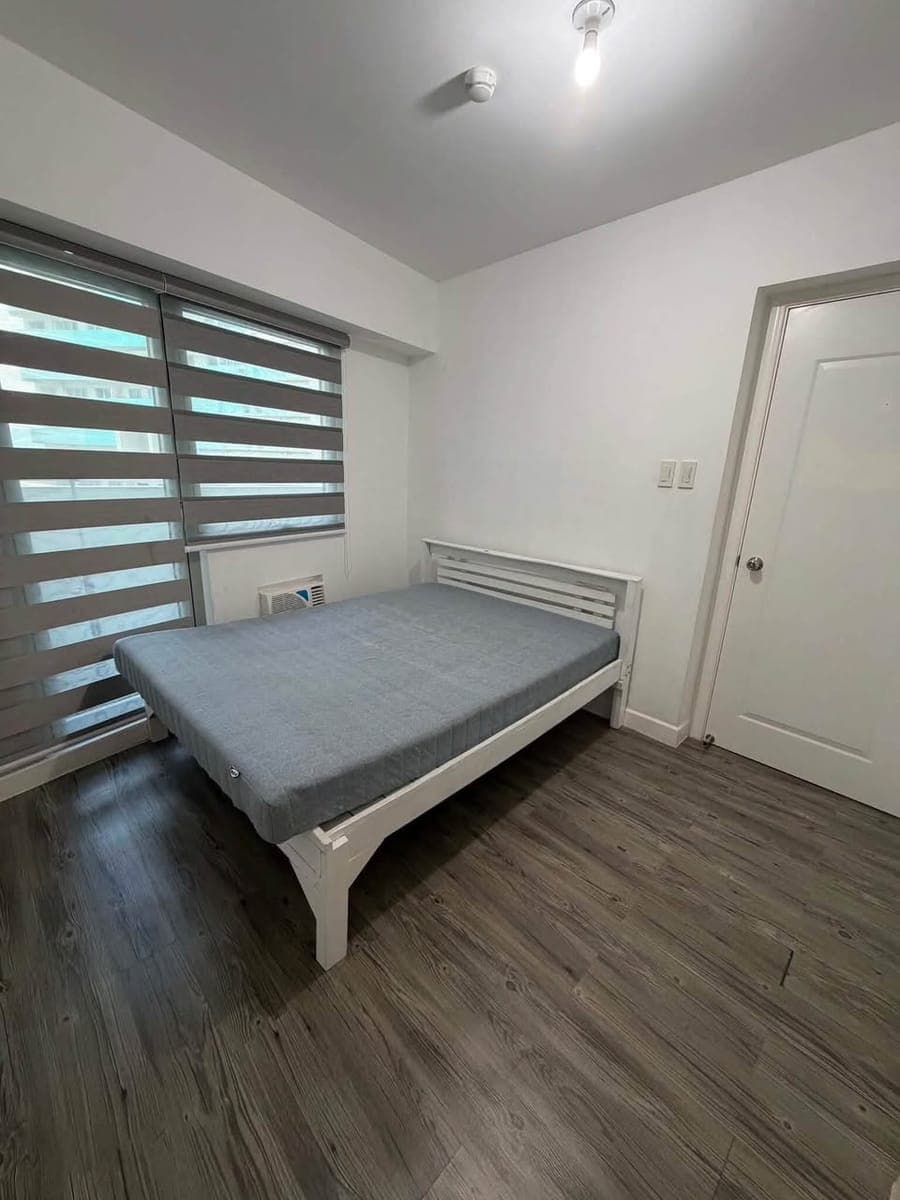 SPACIOUS 1-BEDROOM WITH BALCONY FOR RENT - photo 1