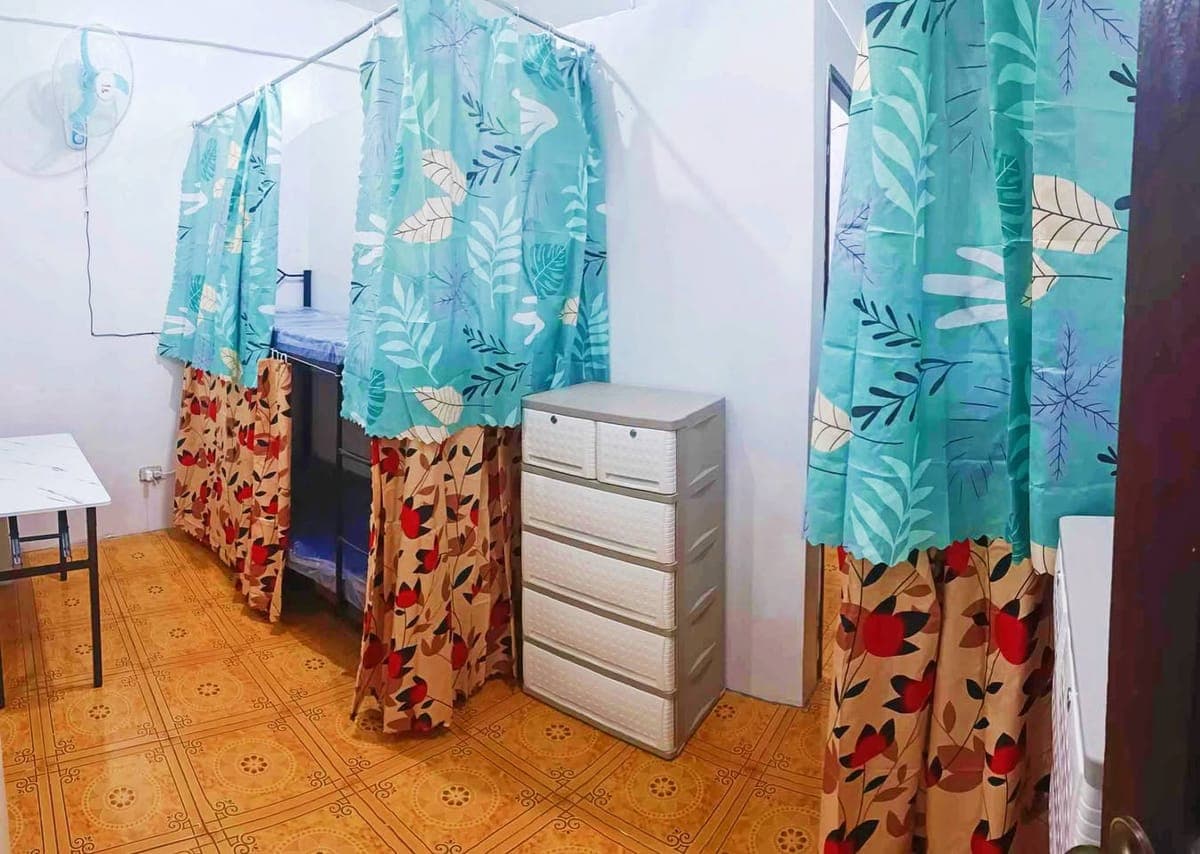 📣FEMALE BEDSPACE AVAILABLE - photo 1