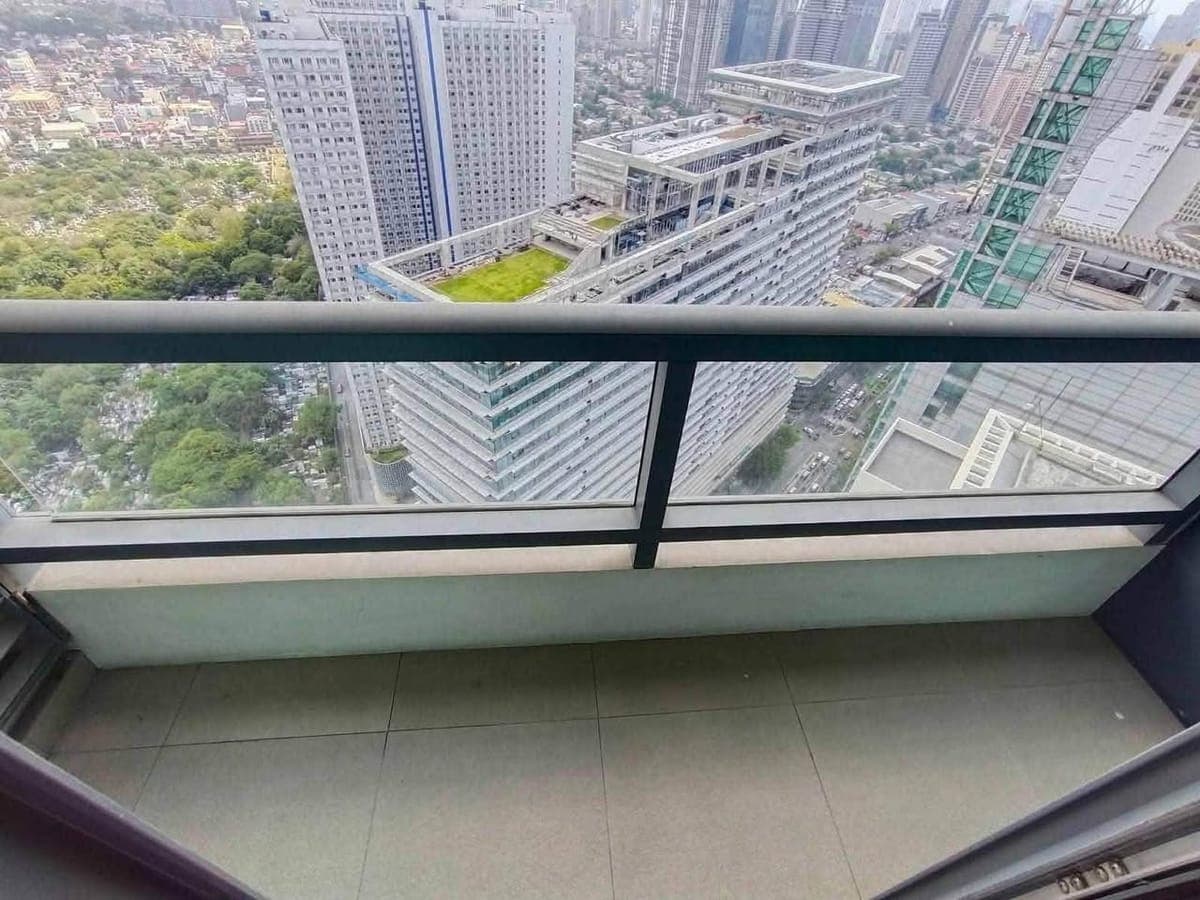 35K MONTHLY | FULLY FURNISHED STUDIO UNIT WITH BALCONY AT SHANG SALCEDO PLACE‼️ - photo 1