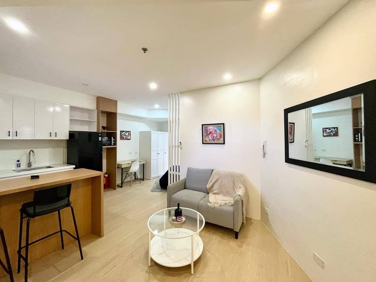 Fully Furnished 1 bedroom Unit in Prince Plaza 2, Legazpi Village, Makati City - photo 1