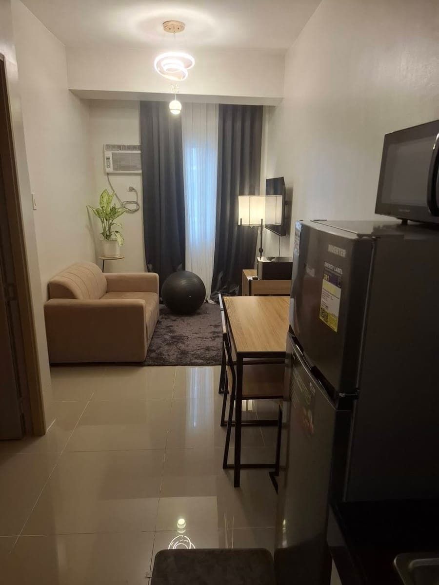 18k lang 2BR Fully Furnished na condo na inclusive na ang condo dues (electricity and water excluded) - photo 1