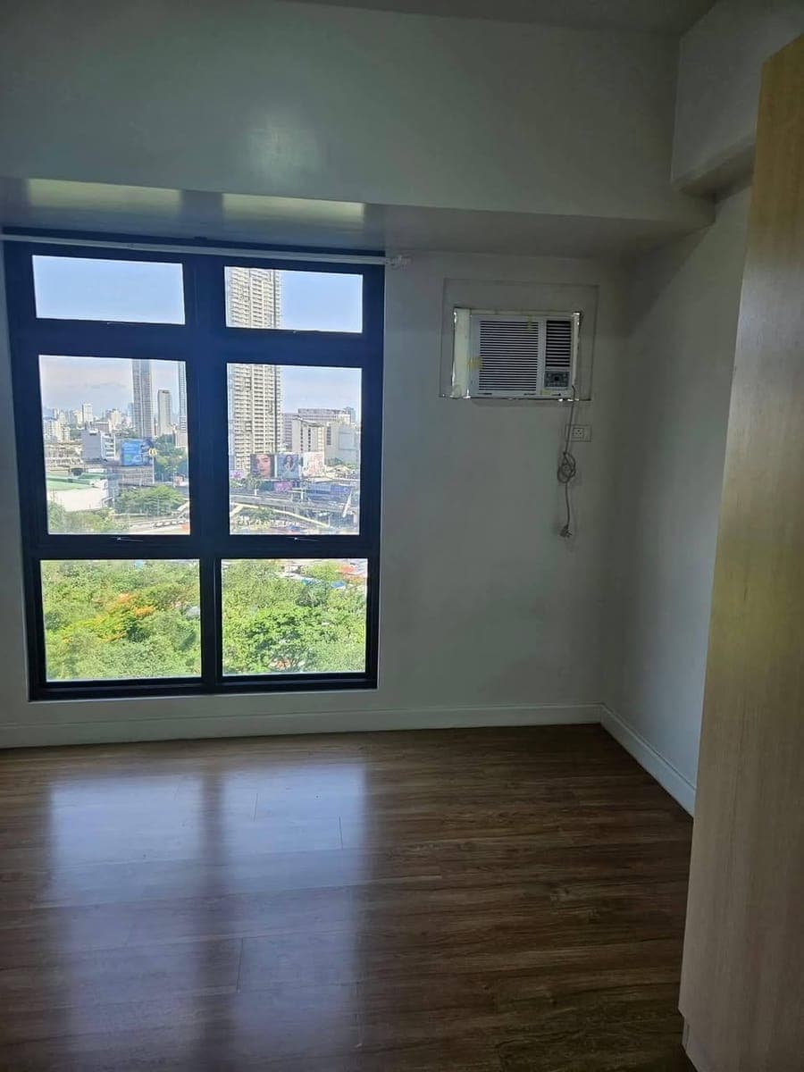 For Lease - photo 3