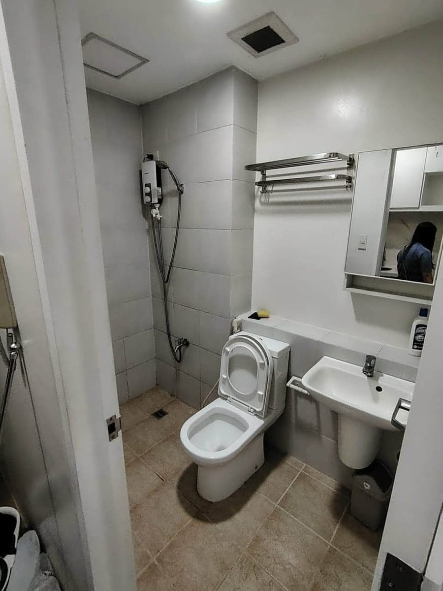 FOR RENT STUDIO A KATIPUNAN - photo 2
