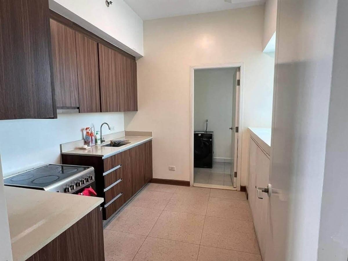 🏠 Shang Salcedo Place - photo 3