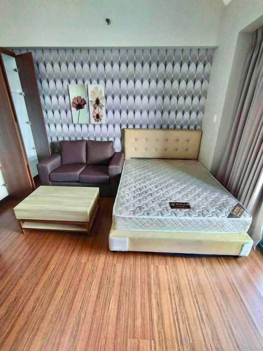 35K MONTHLY‼️SPACIOUS STUDIO UNIT WITH BALCONY AT SHANG SALCEDO PLACE - photo 3