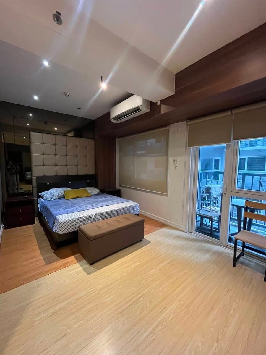 FOR RENT: 1BR Condo Unit w/ Balcony - photo 1