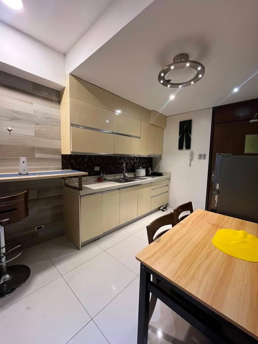 FOR RENT: 1BR Condo Unit w/ Balcony - photo 4