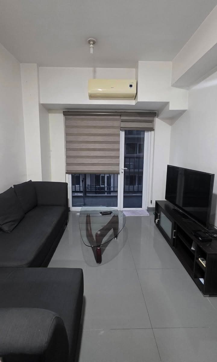 FOR RENT: 1BR Condo Unit w/ Balcony - photo 1