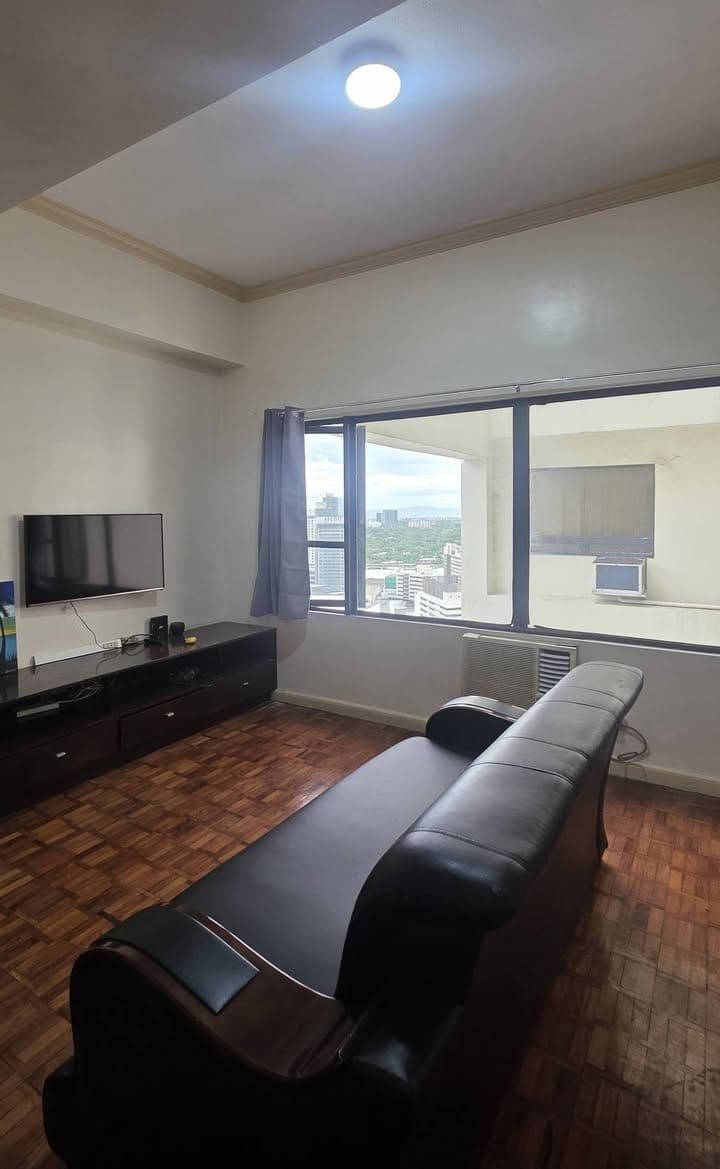 FOR RENT: 1BR Big Cut Corner Unit w/ Balcony - photo 1