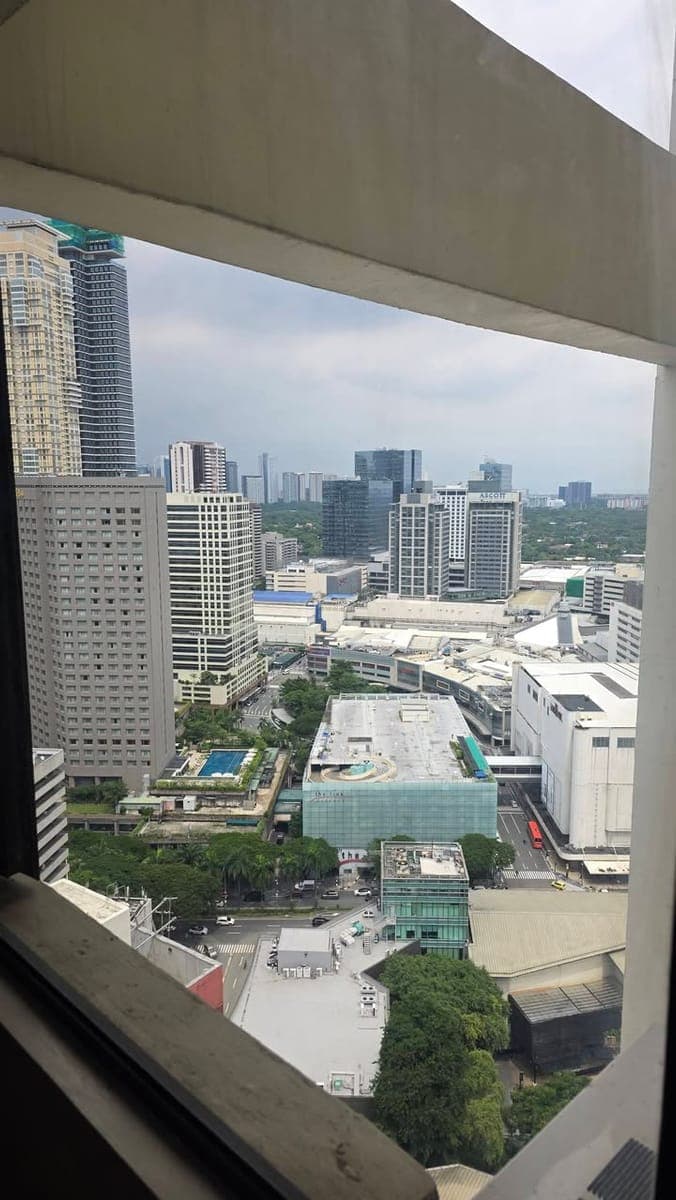 FOR RENT: 1BR Big Cut Corner Unit w/ Balcony - photo 2