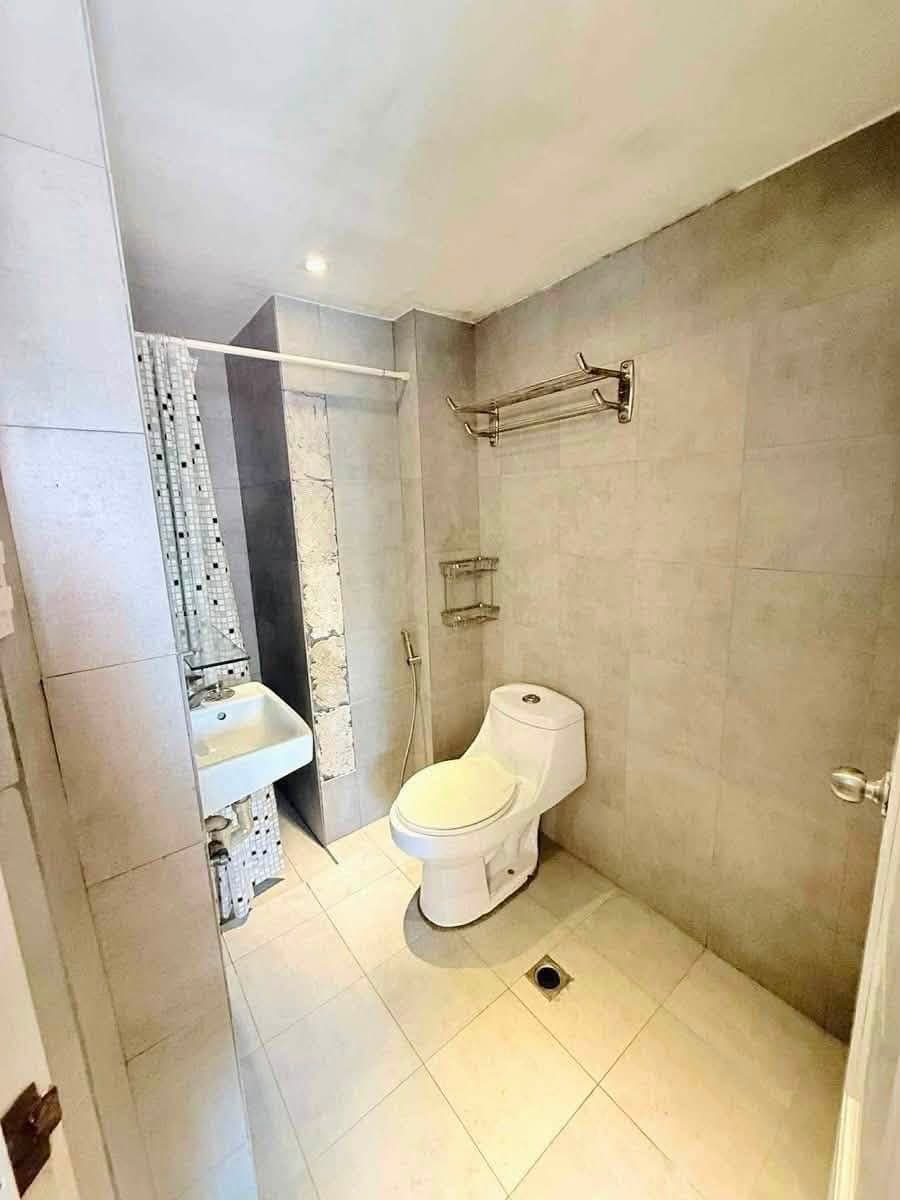 ₱5k ONLY | MALE CONDO SHARING, VICTORIA DE MAKATI, SEMI FURNISHED 2 STOREY UNIT - photo 3