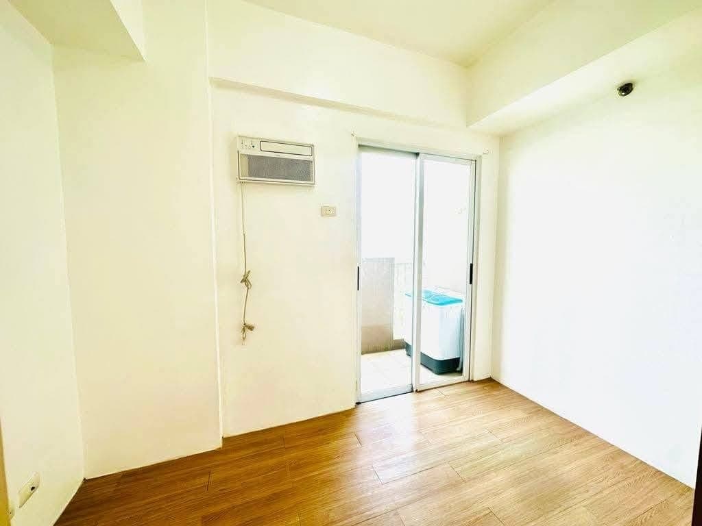 **FOR RENT | Cozy 1-Bedroom Condo with Balcony in Makati.** - photo 2