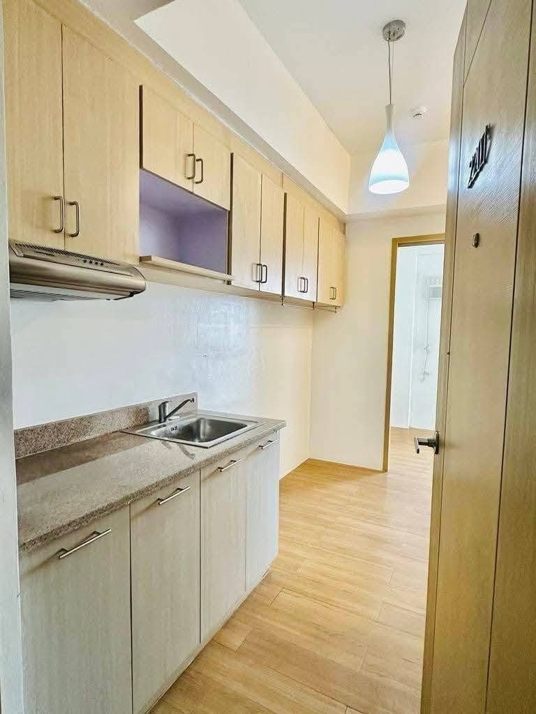 **FOR RENT | Cozy 1-Bedroom Condo with Balcony in Makati.** - photo 3