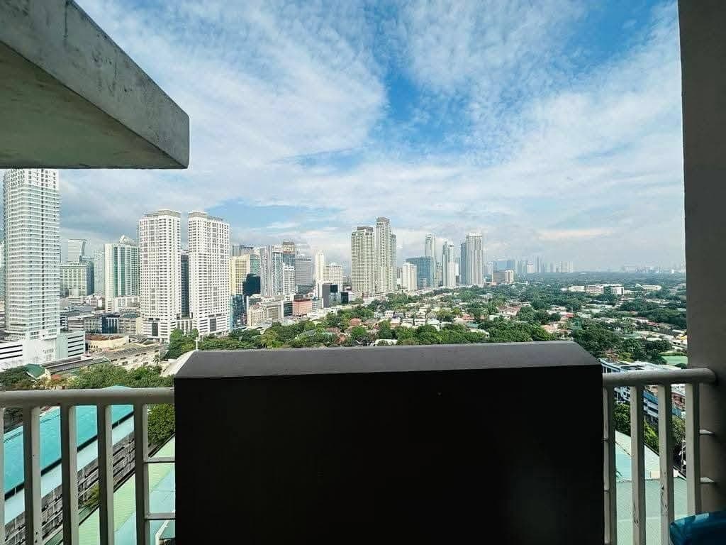 **FOR RENT | Cozy 1-Bedroom Condo with Balcony in Makati.** - photo 4