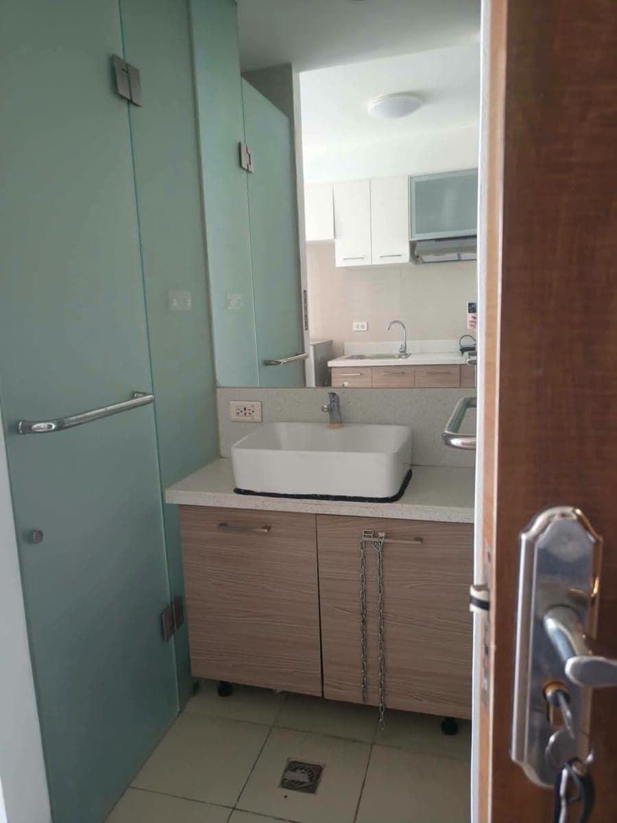 Unit  For rent                 Congressional Town Center - photo 3