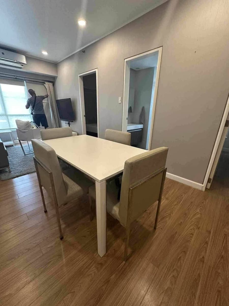 FOR RENT: 2BR Big Cut Corner Unit w/ Balcony - photo 2