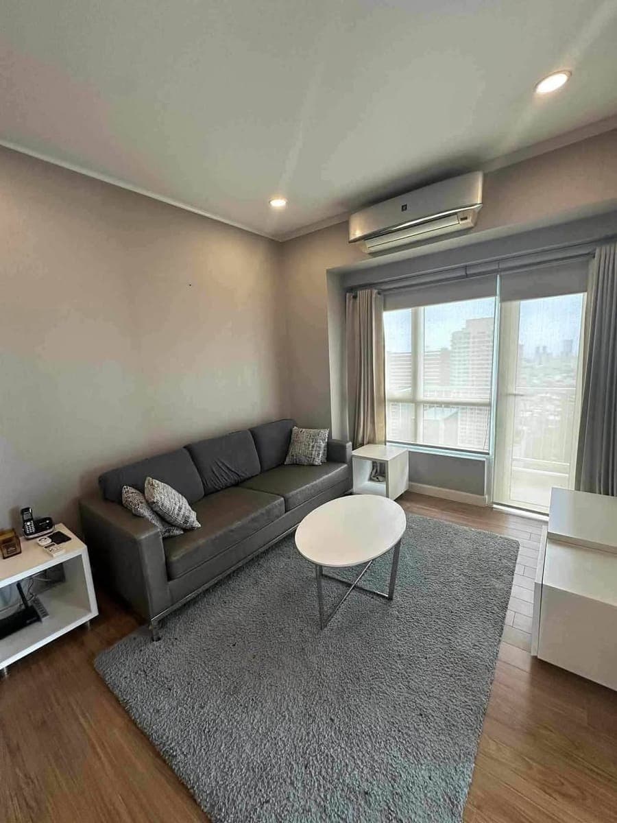 FOR RENT: 2BR Big Cut Corner Unit w/ Balcony - photo 4