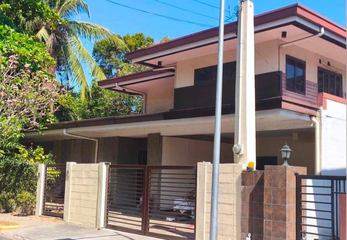 For Rent 4Br House in Magallanes Village Makati (ER2201) - photo 1