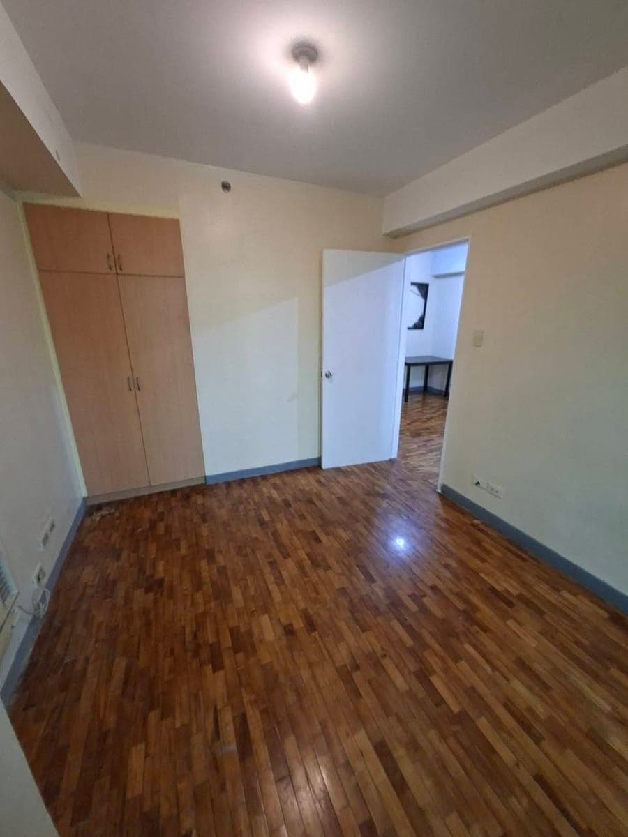BE THE FIRST RENTER NEWLY RENOVATED UNIT - photo 4