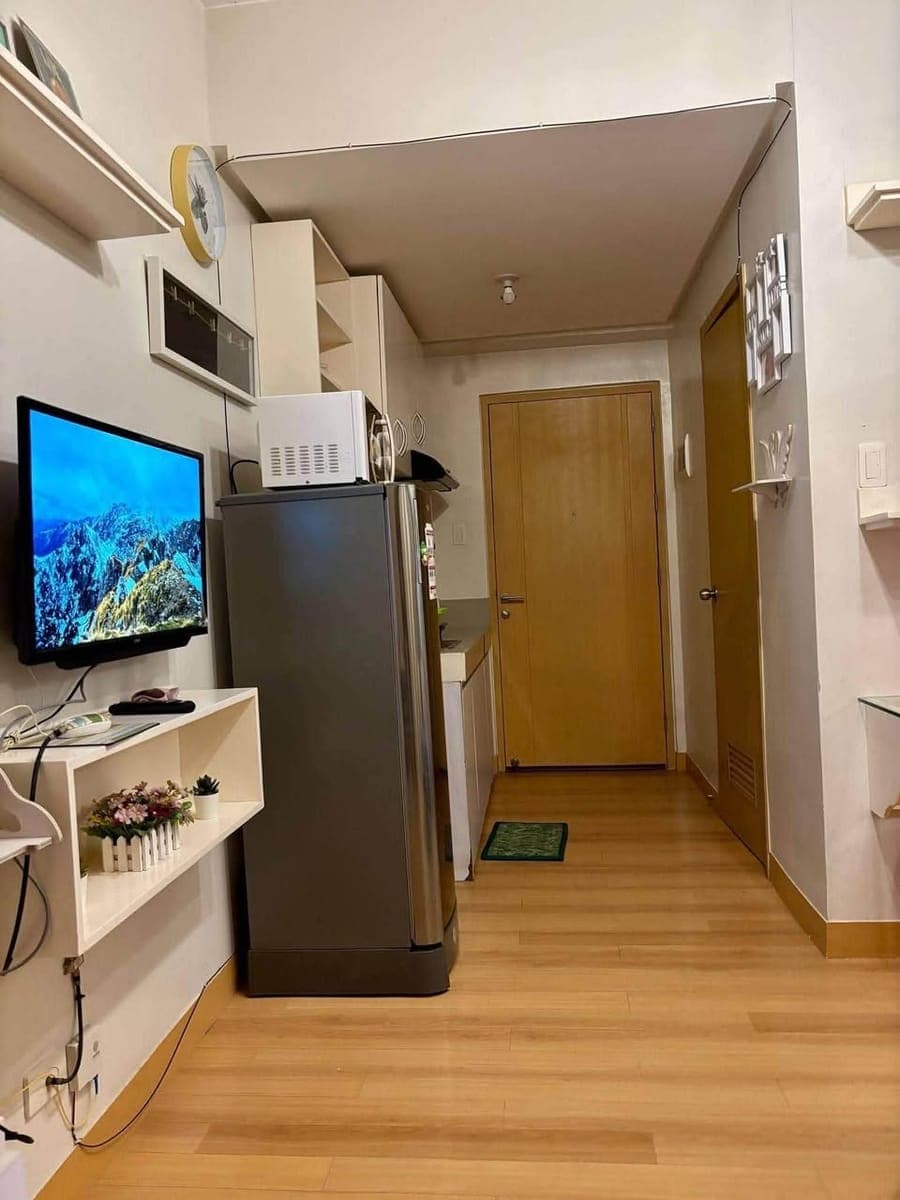 Rush for rent@ trees residences - photo 3