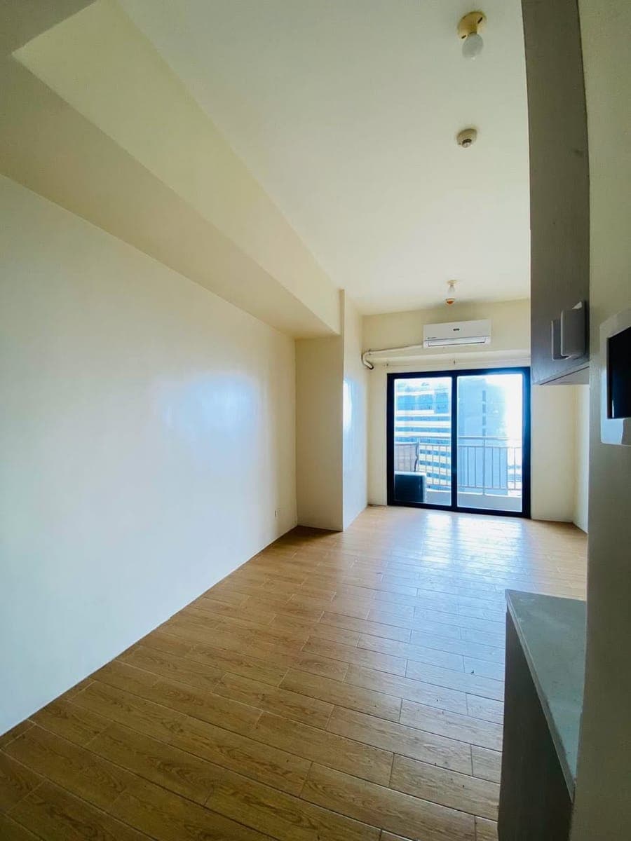 ✨ RSQUARE RESIDENCES✨YOUR IDEAL CONDO IS HERE! - photo 4