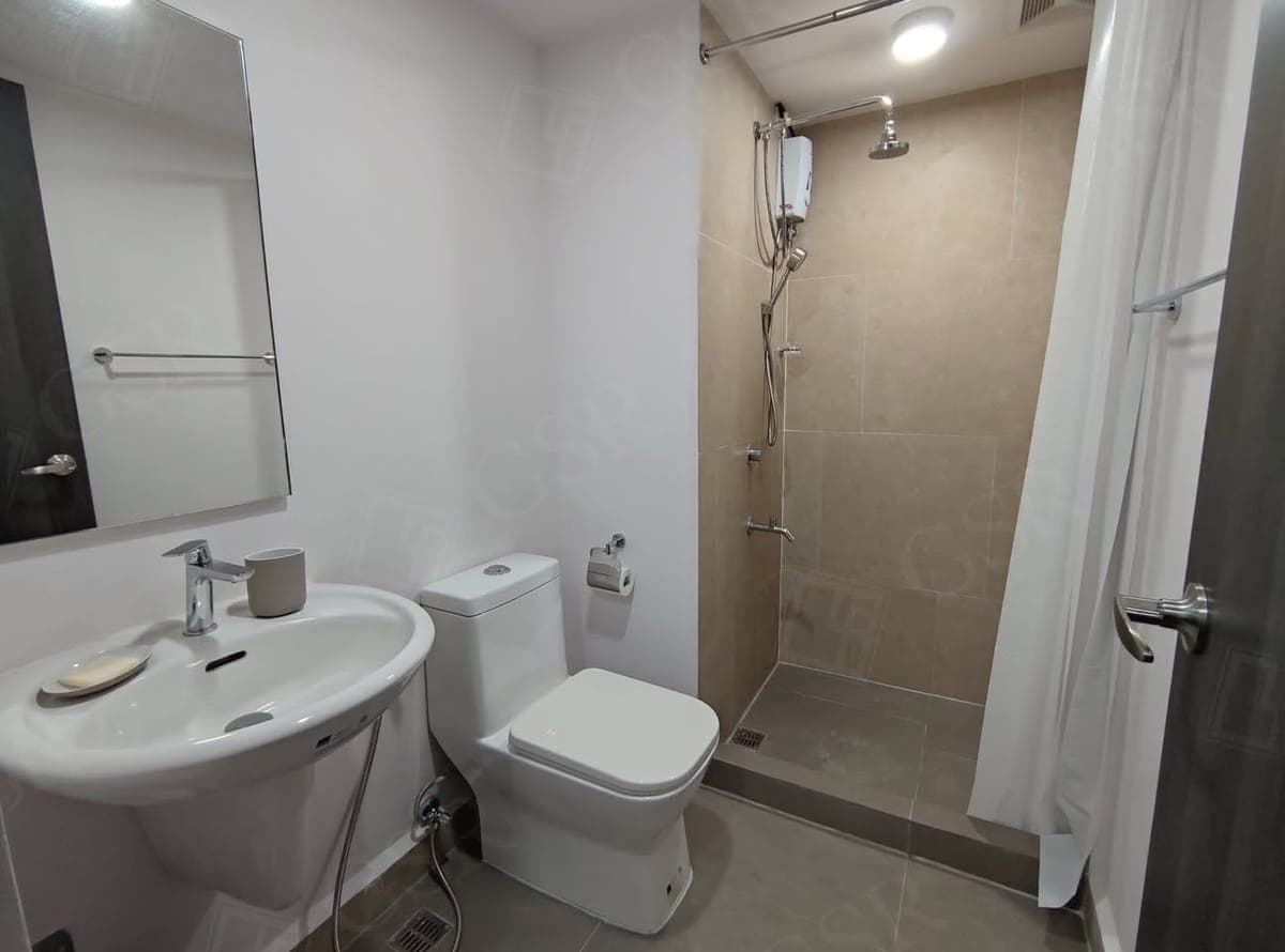 Fully Furnished Studio for Lease Rush - photo 2