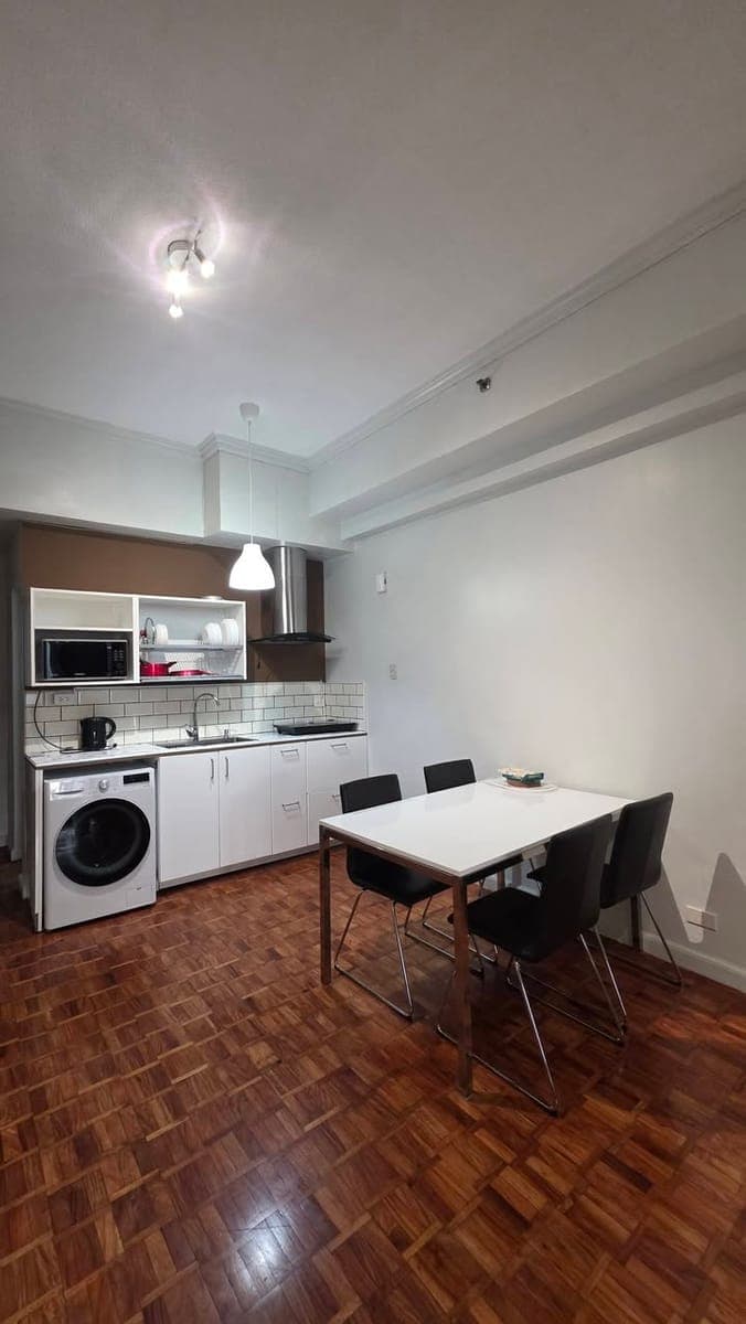 FOR RENT: Big Cut Condo Unit w/ Balcony - photo 1