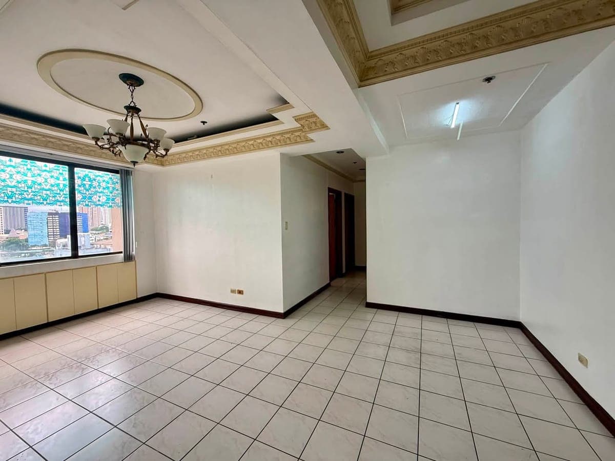 3 bedroom, 3 bath condo, 111 sq/m with parking slot. Open for rent or for sale - photo 3