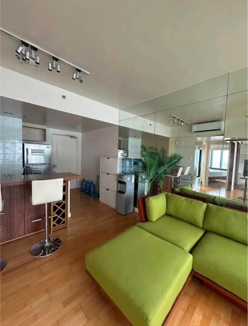 FOR LEASE & FOR SALE: Fully furnished 2 Bedroom unit at One Rockwell, Makati - photo 2