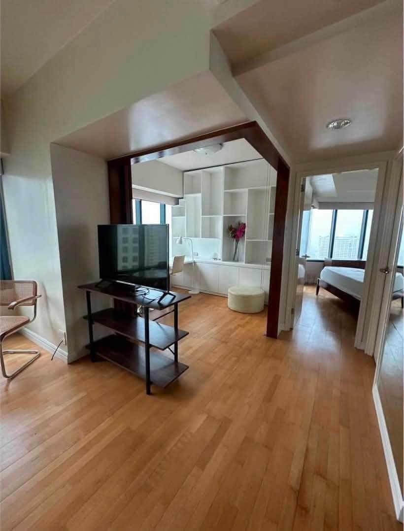 FOR LEASE & FOR SALE: Fully furnished 2 Bedroom unit at One Rockwell, Makati - photo 5