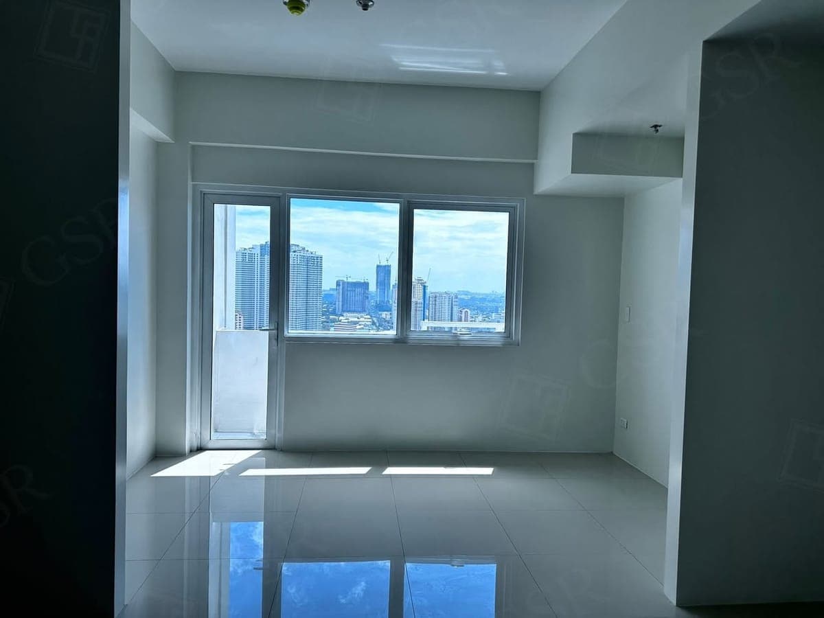 **Unfurnished Studio Unit with Balcony For Lease at 100 West Makati ** - photo 5