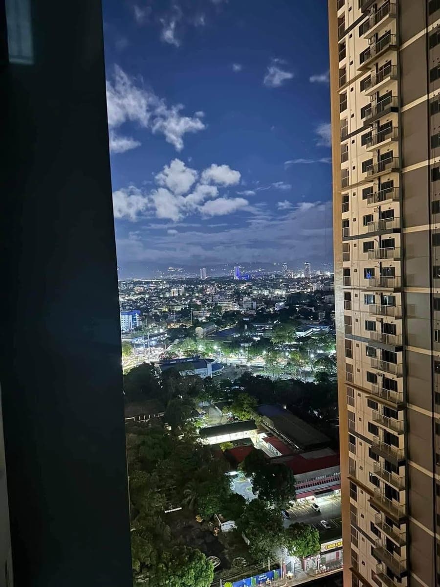 FOR RENT: Php. 19,500 including dues, Netflix & Internet - photo 5