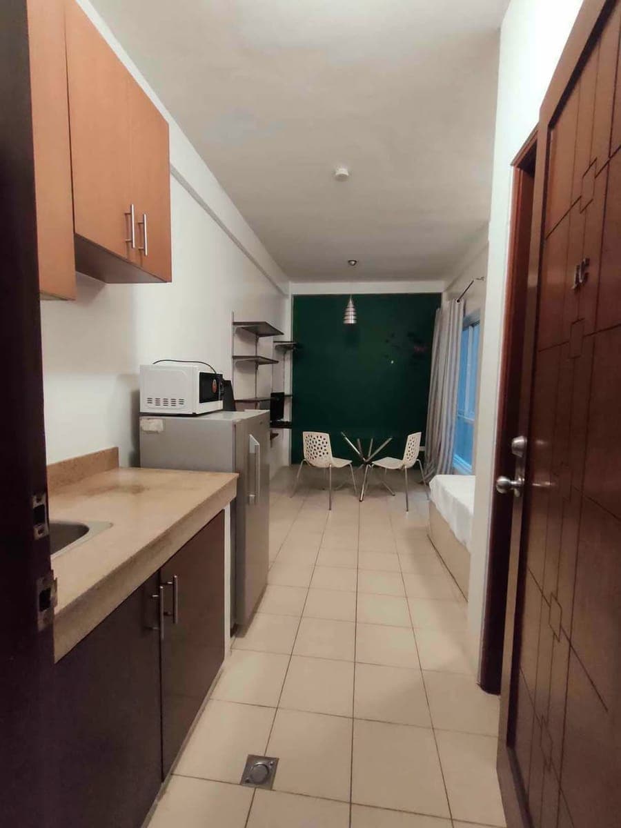Studio type Semi furnished For Rent in Brgy Tejeros Makati City Very Near to Makati City Hall, Ayala... - photo 1