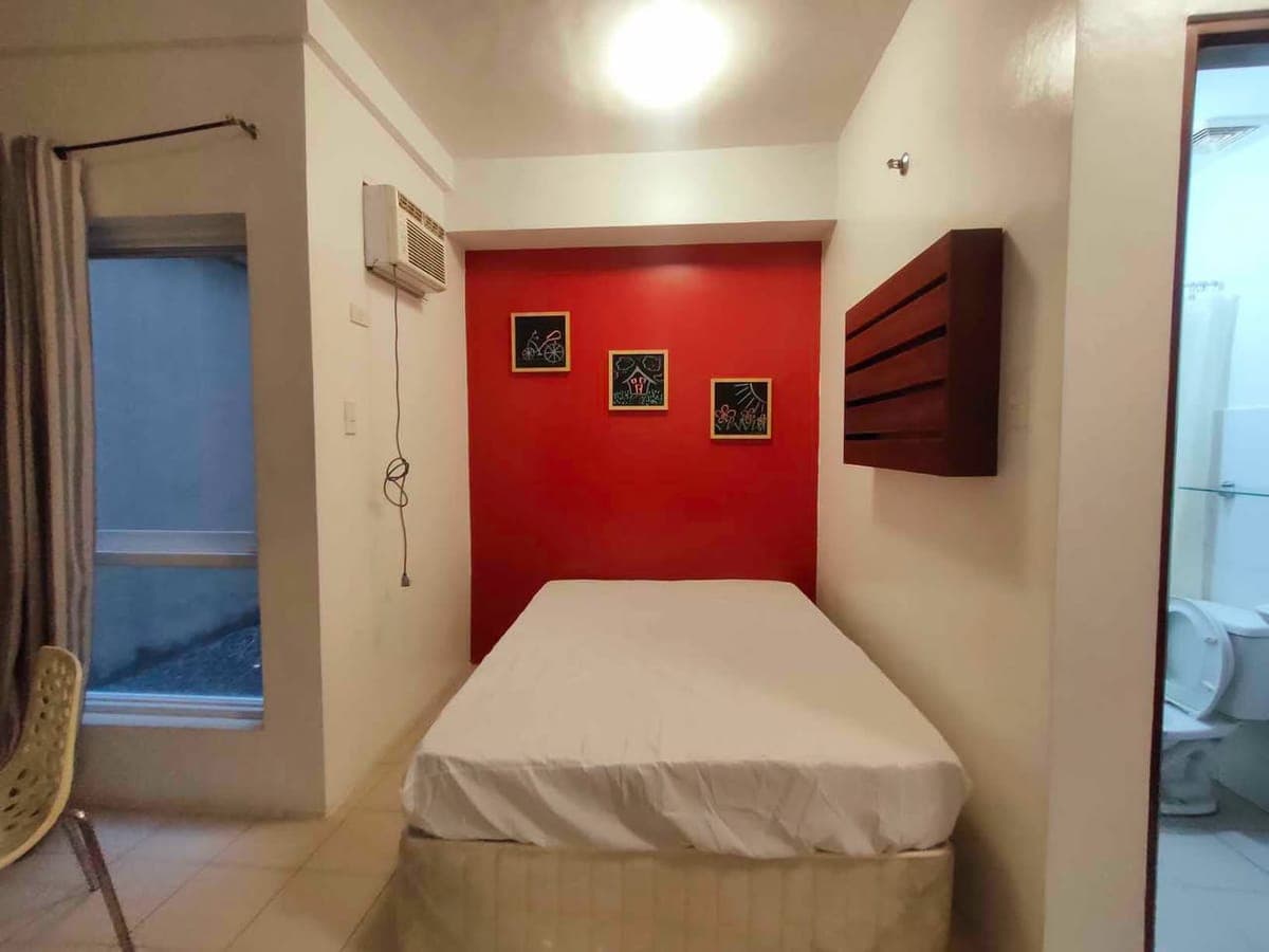 Studio type Semi furnished For Rent in Brgy Tejeros Makati City Very Near to Makati City Hall, Ayala... - photo 2
