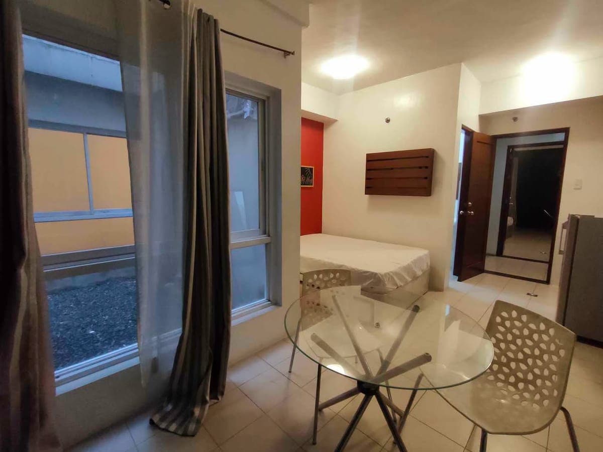 Studio type Semi furnished For Rent in Brgy Tejeros Makati City Very Near to Makati City Hall, Ayala... - photo 3