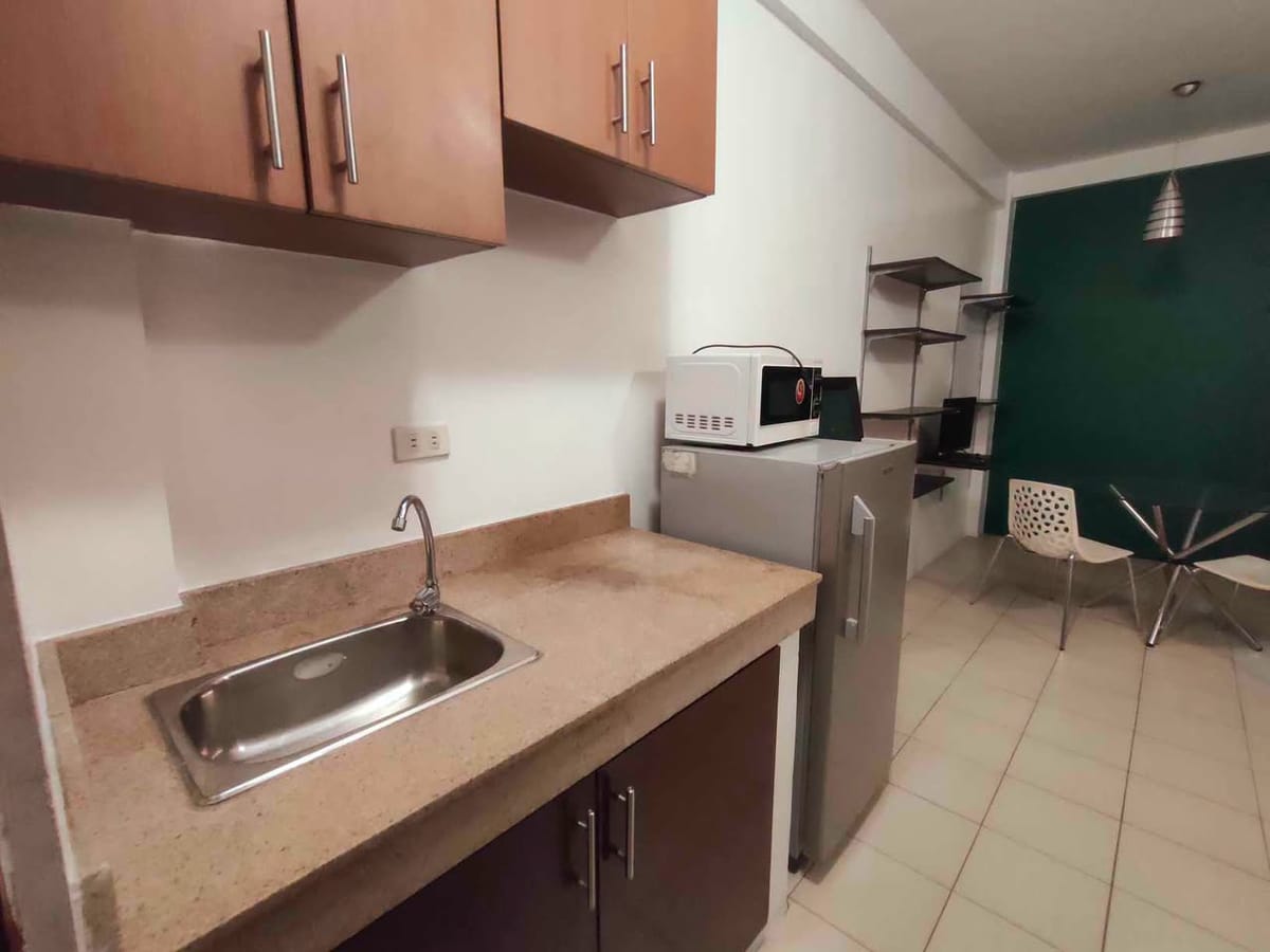 Studio type Semi furnished For Rent in Brgy Tejeros Makati City Very Near to Makati City Hall, Ayala... - photo 4