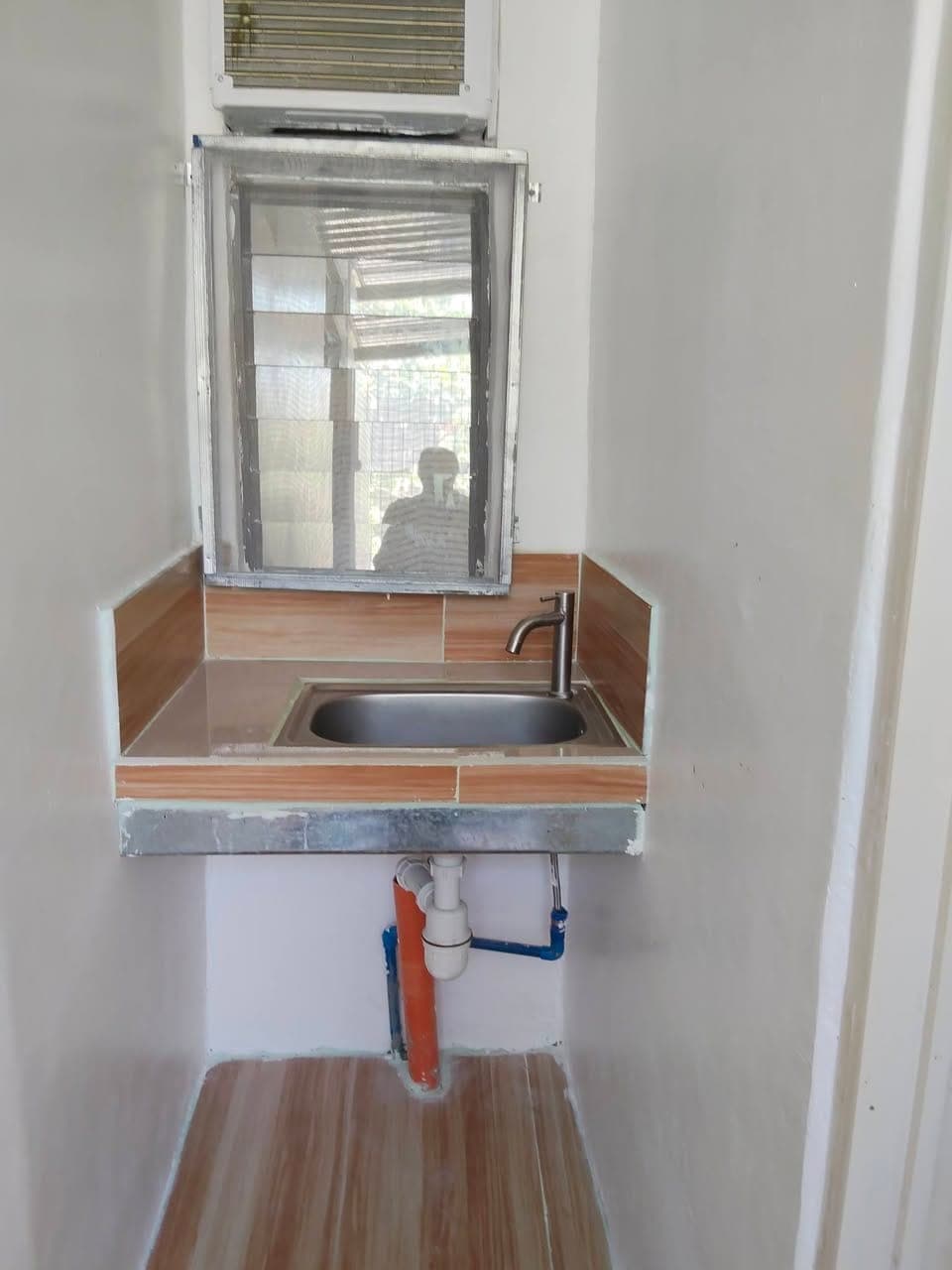 Studio room,..with Aircon,bed and foam,.own c r,sink,..free wifi, free nawasa,..6k,.submeter electri... - photo 2