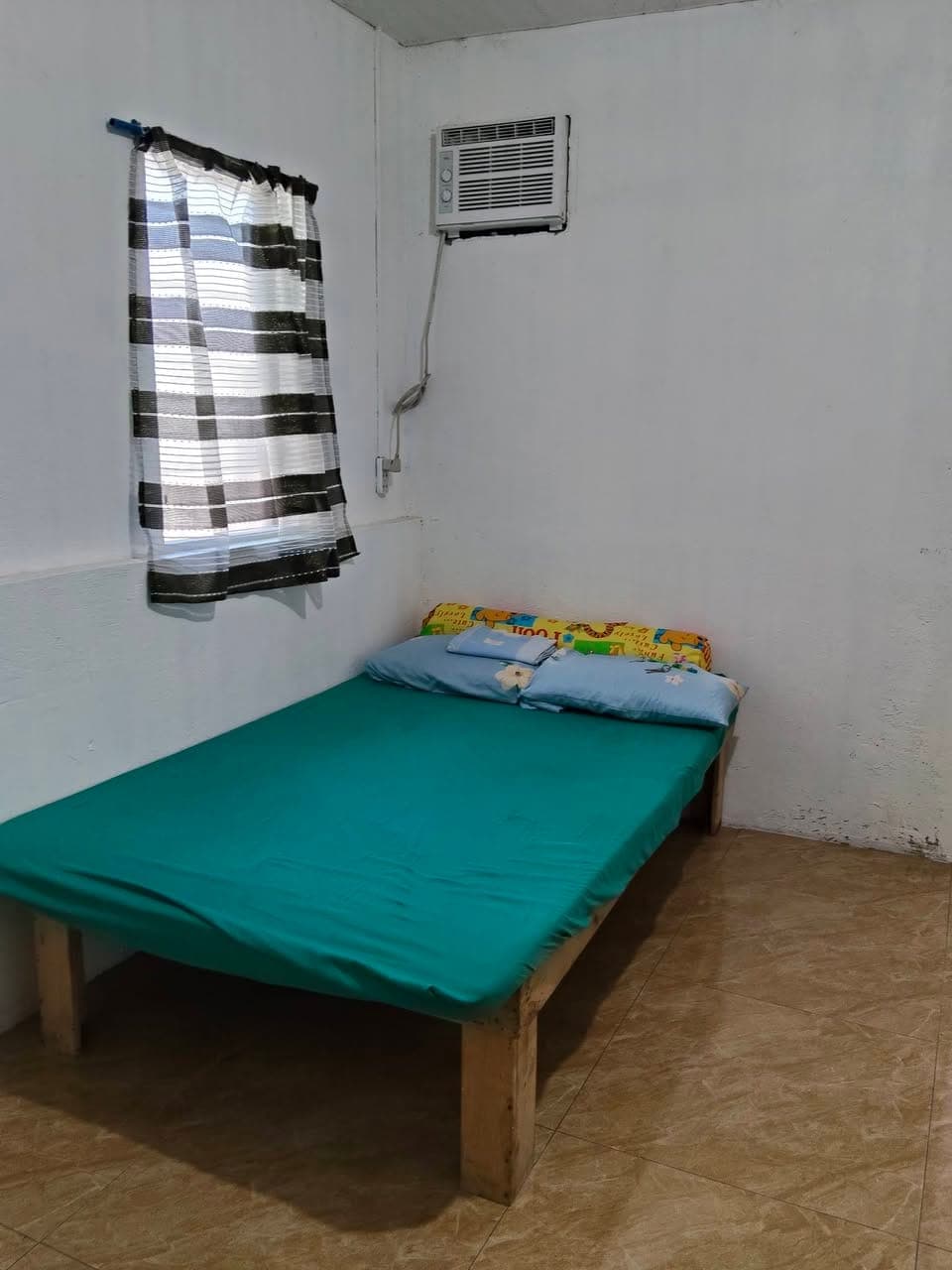 Studio room,..with Aircon,bed and foam,.own c r,sink,..free wifi, free nawasa,..6k,.submeter electri... - photo 4