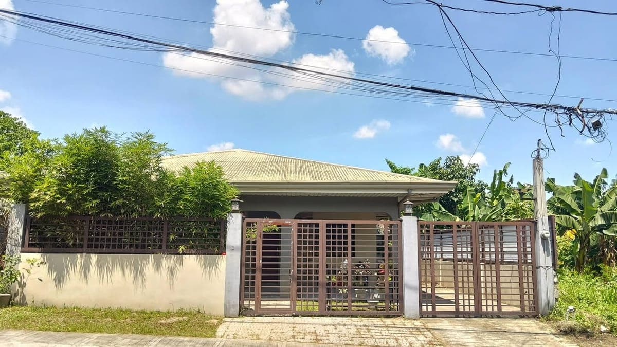Bungalow for rent at Sitio Seville neopolitan brgy North fairview quezon city - photo 1