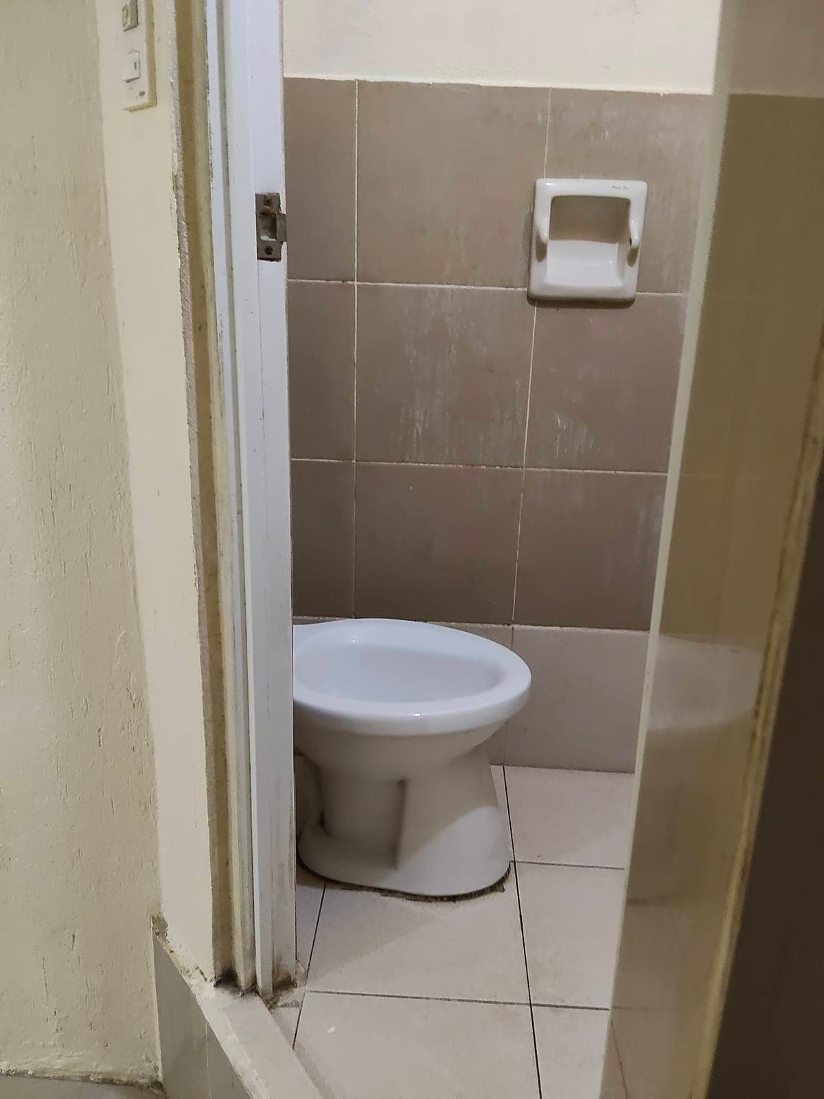 House for rent,..3 rooms..up and down,..6,500..no carport,.motor lang mka park,.with nawasa /Bomba,.... - photo 4