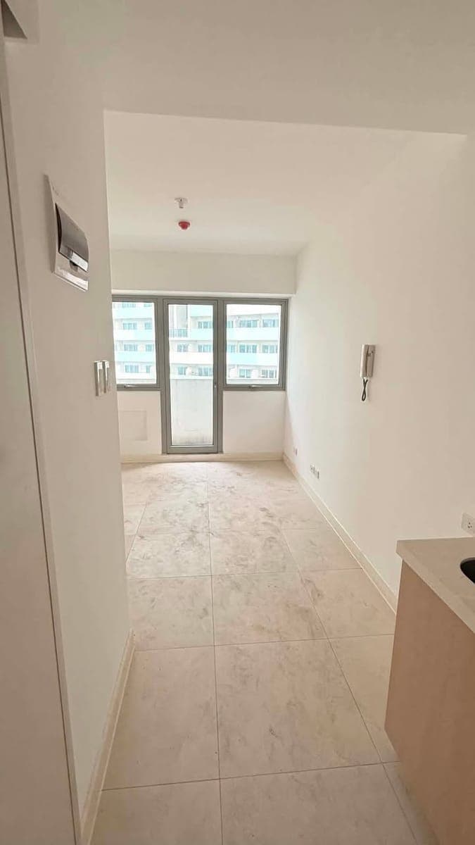 ‼️STUDIO UNIT with BALCONY and  PARKING for LEASE and SALE ‼️ - photo 2