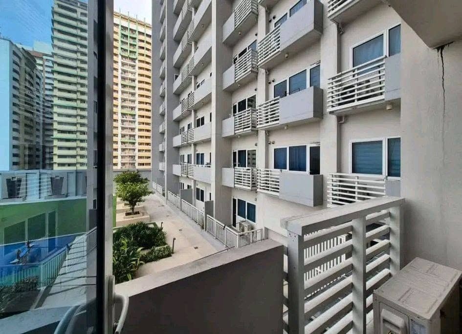 100 WEST MAKATI - photo 1