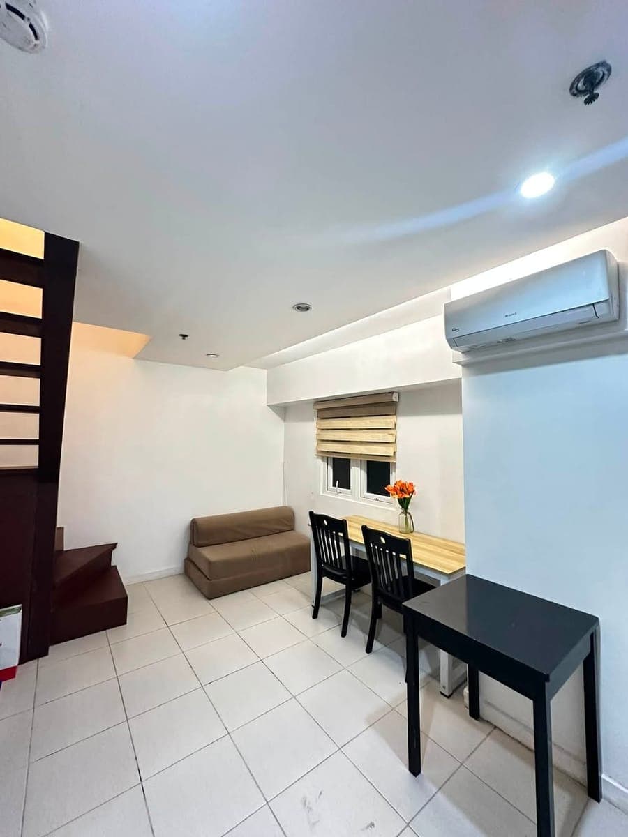 2-3bedroom CONDO SHARING available - photo 1