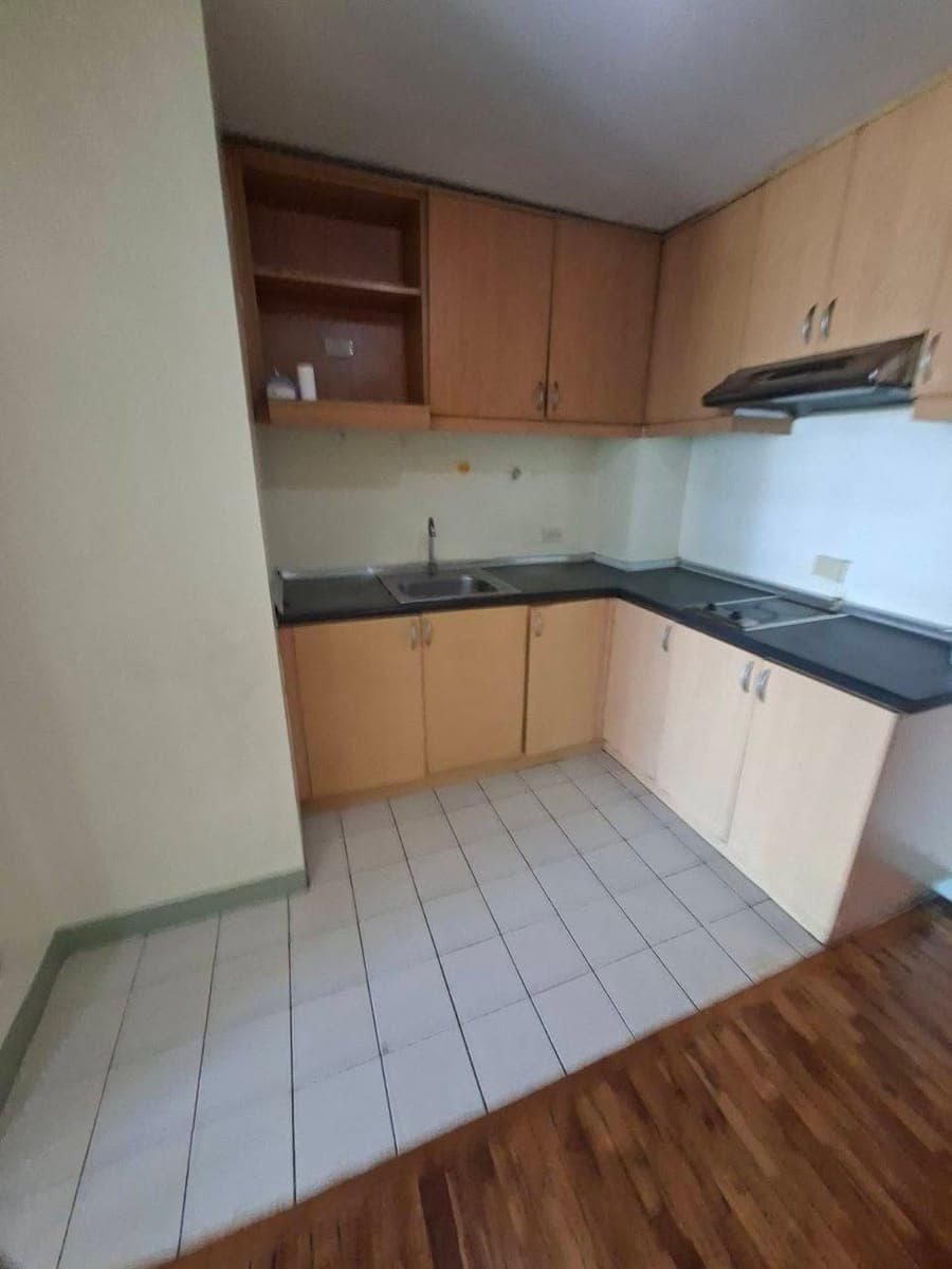 BIG SPACIOUS 1BEDROOM MAKATI CONDO - photo 4