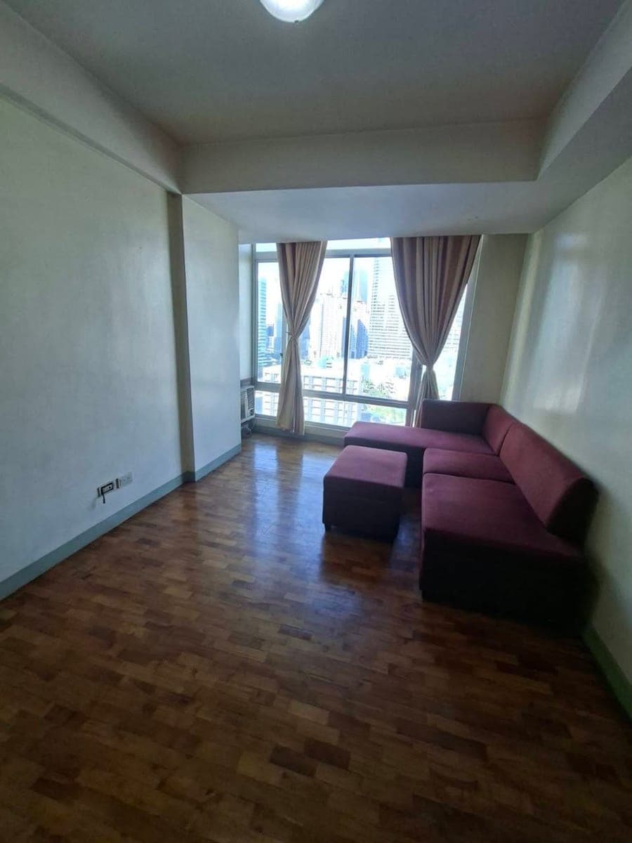 BIG SPACIOUS 1BEDROOM MAKATI CONDO - photo 5