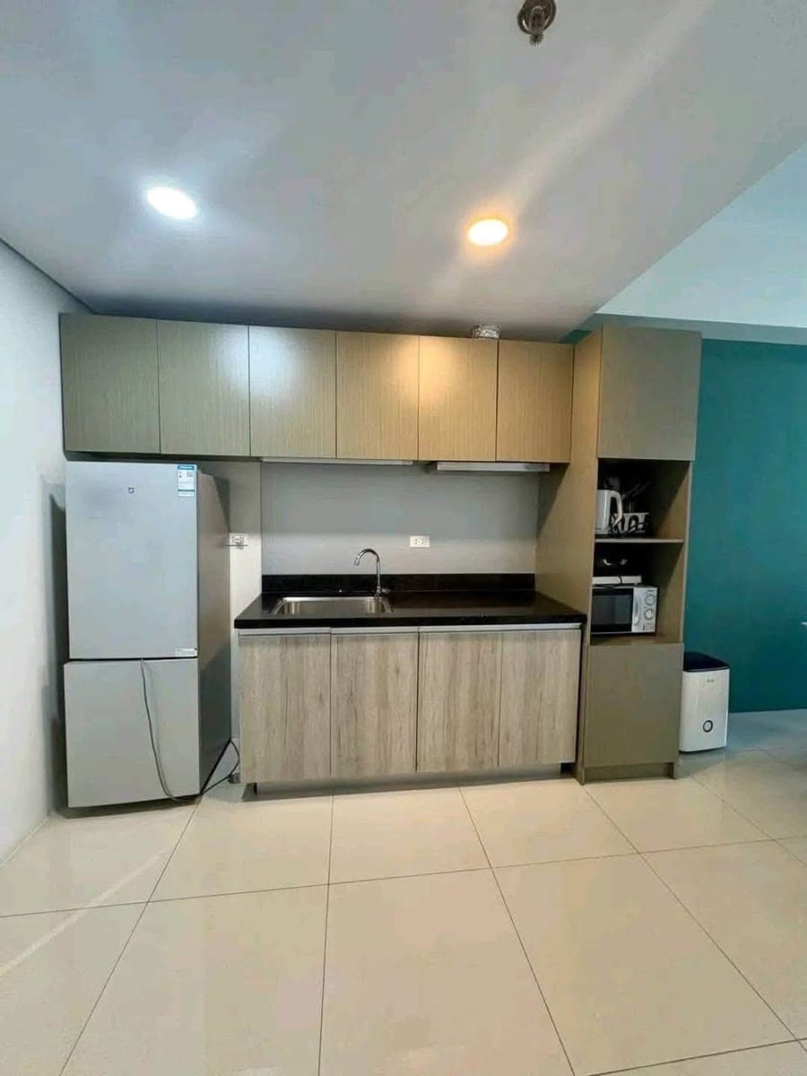FOR RENT | 2-BEDROOM WITH BALCONY AT 100 WEST MAKATI - photo 5