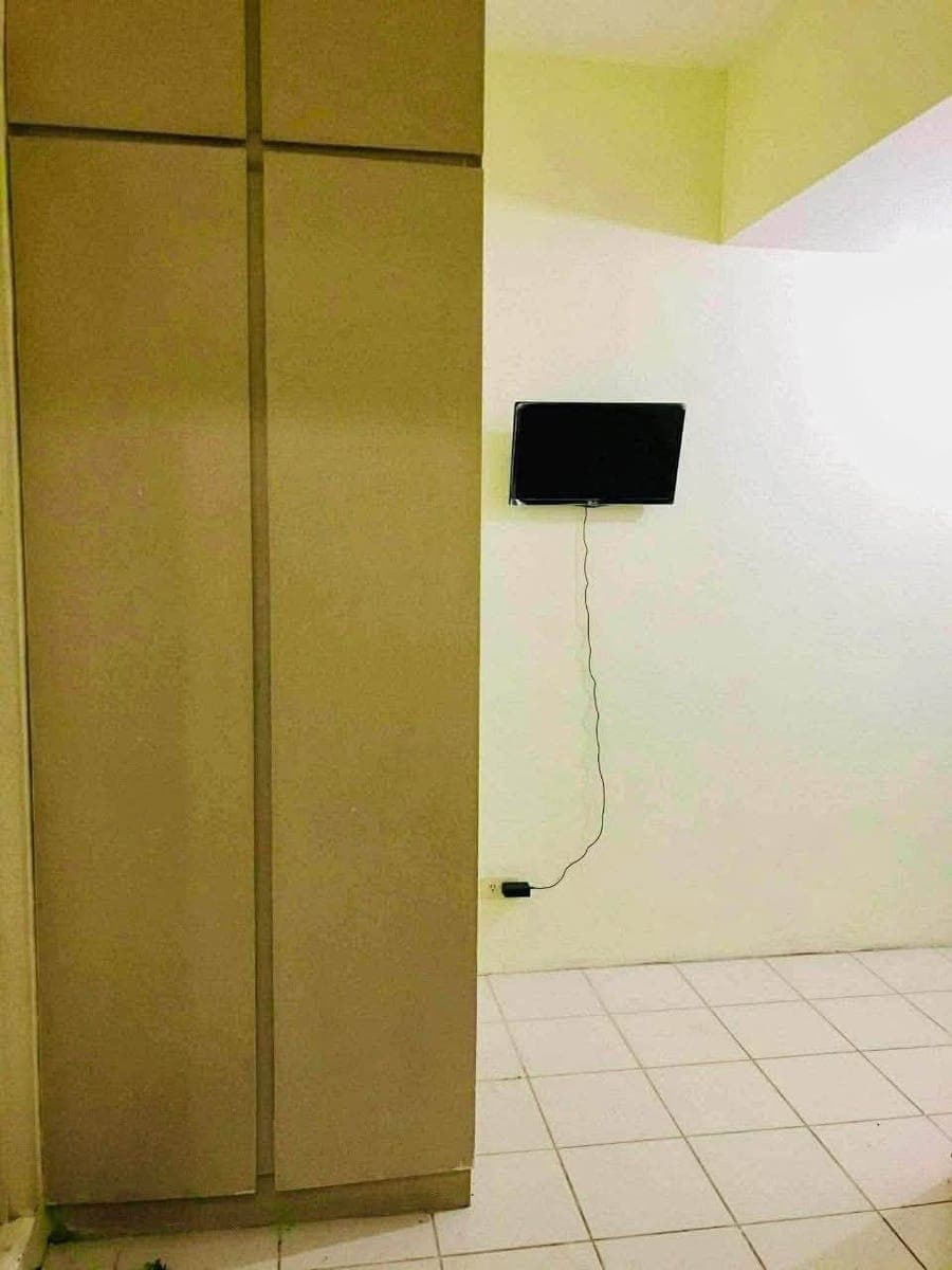 ₱15.8K MONTHLY | STUDIO WITH BALCONY AT CITYLAND MAKATI EXECUTIVE TOWER 1 - photo 1