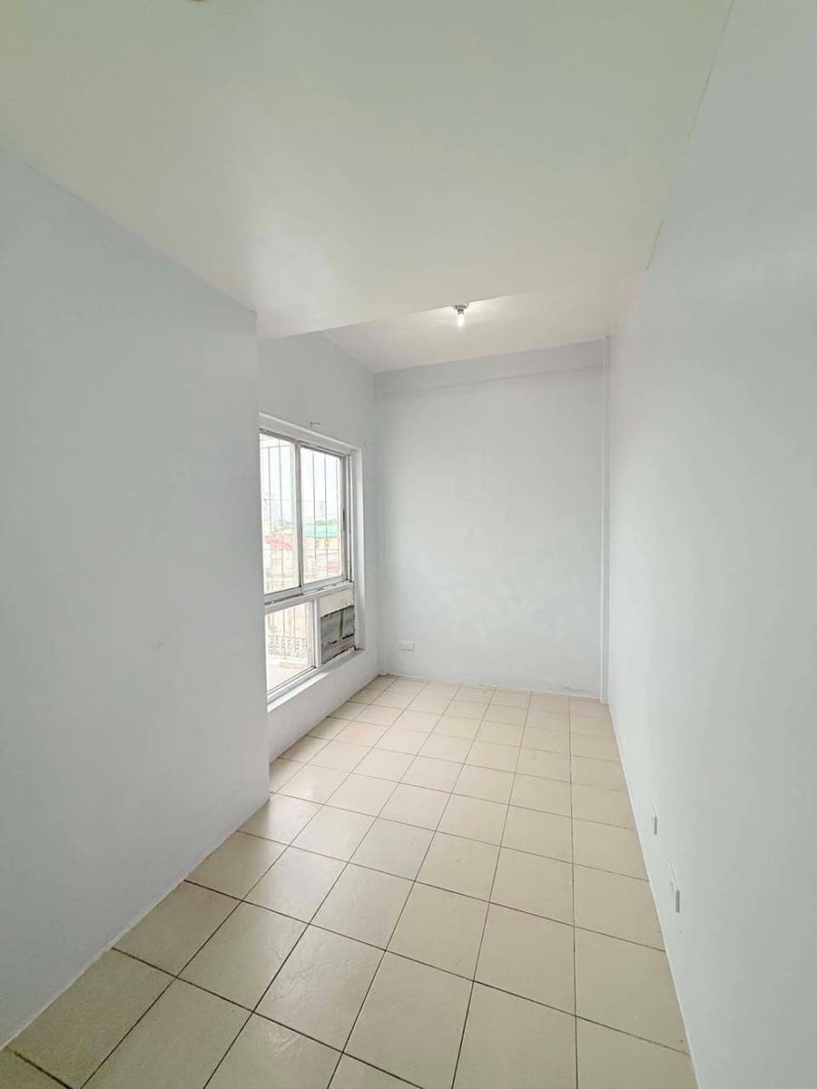 For Rent Studio Type in Brgy Tejeros Makati City Very Near to Makati City Hall, Ayala Circuit, Shopw... - photo 1