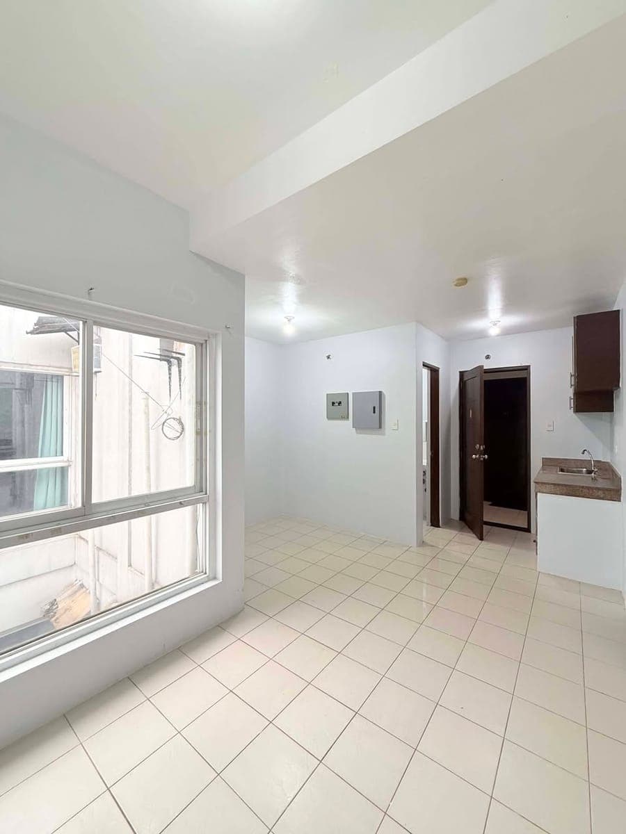 For Rent Studio Type in Brgy Tejeros Makati City Very Near to Makati City Hall, Ayala Circuit, Shopw... - photo 2