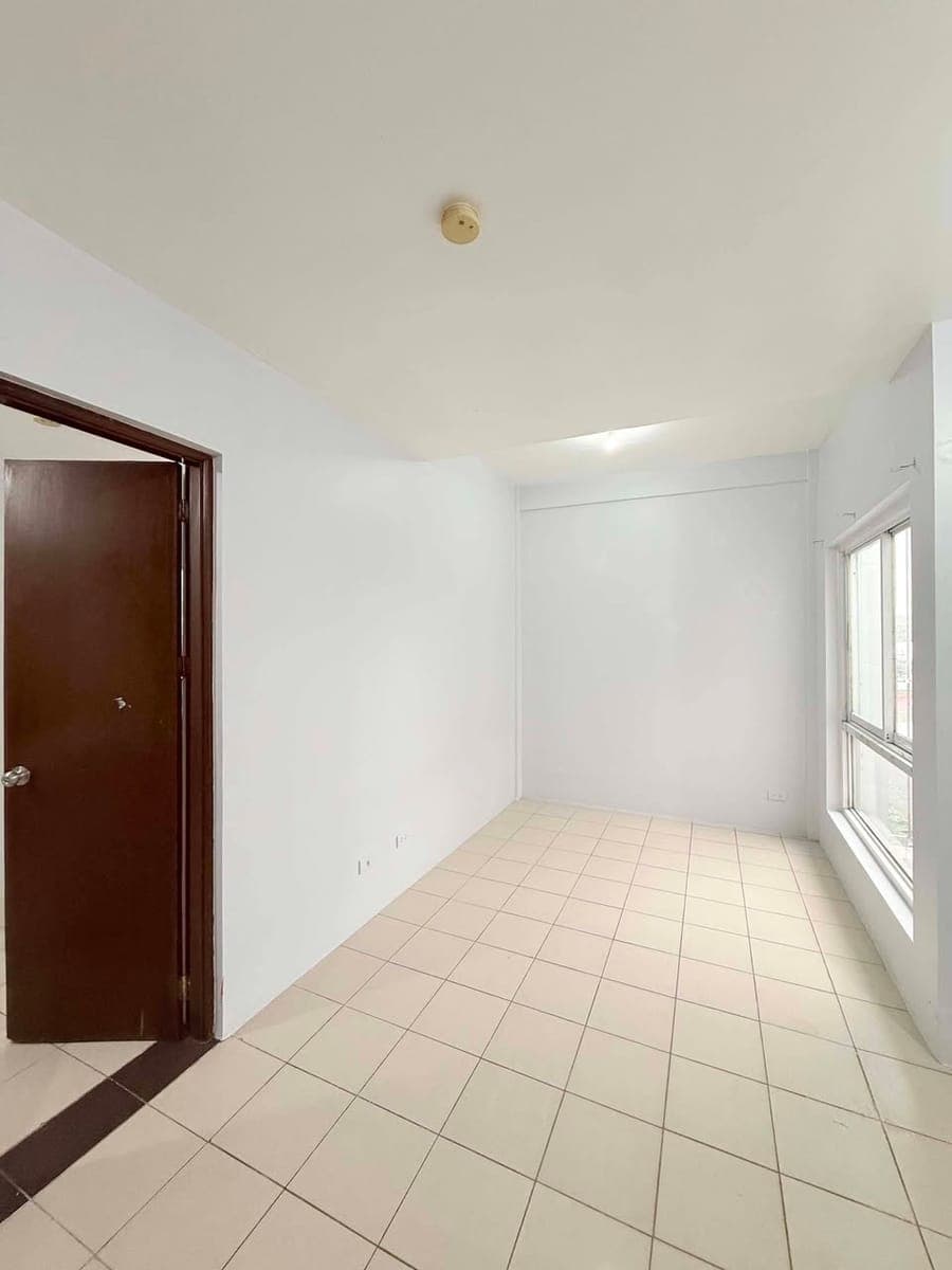 For Rent Studio Type in Brgy Tejeros Makati City Very Near to Makati City Hall, Ayala Circuit, Shopw... - photo 4